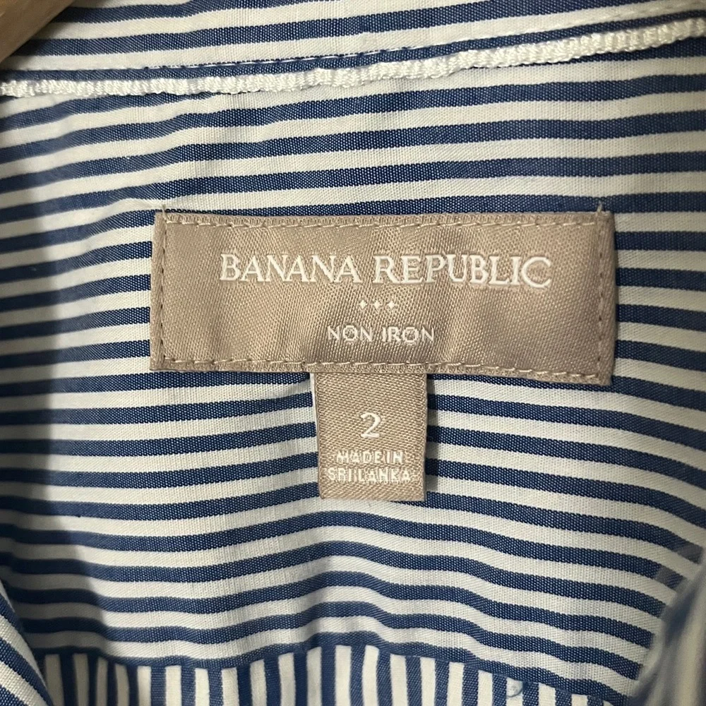 Banana Republic blue and white striped shirt. Sz 2 non iron fitted - Picture 2 of 5